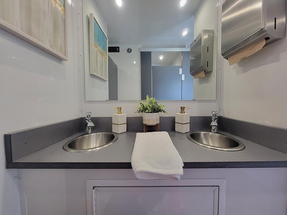 RESTROOM TRAILER (5 UNIT MODEL)